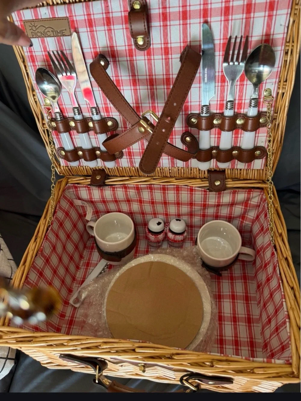 Picnic basket plaid red and white vintage